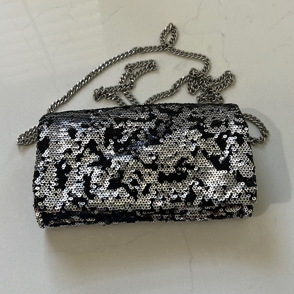 Sequin clutch